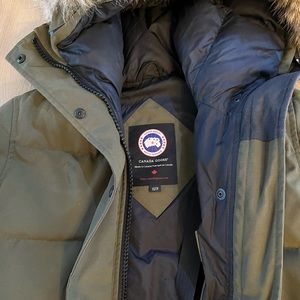 Women’s Canada goose winter jacket.